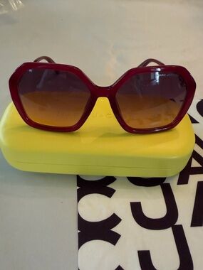 New Marc Jacobs Women's Burgundy Hexagon Sunglasses with Gradient Brown Lenses